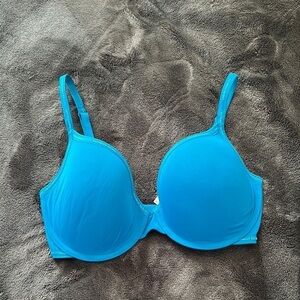 Victoria’s Secret Body by Victoria T-Shirt Lightly Lined Demi Bra - Blue - Size